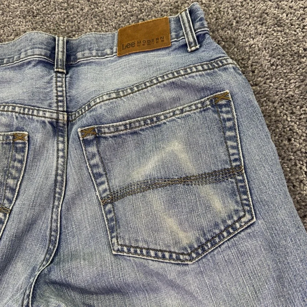 Lee Jeans Mens 32x30 Blue Relaxed Fit Bootcut Light Wash Distressed Denim